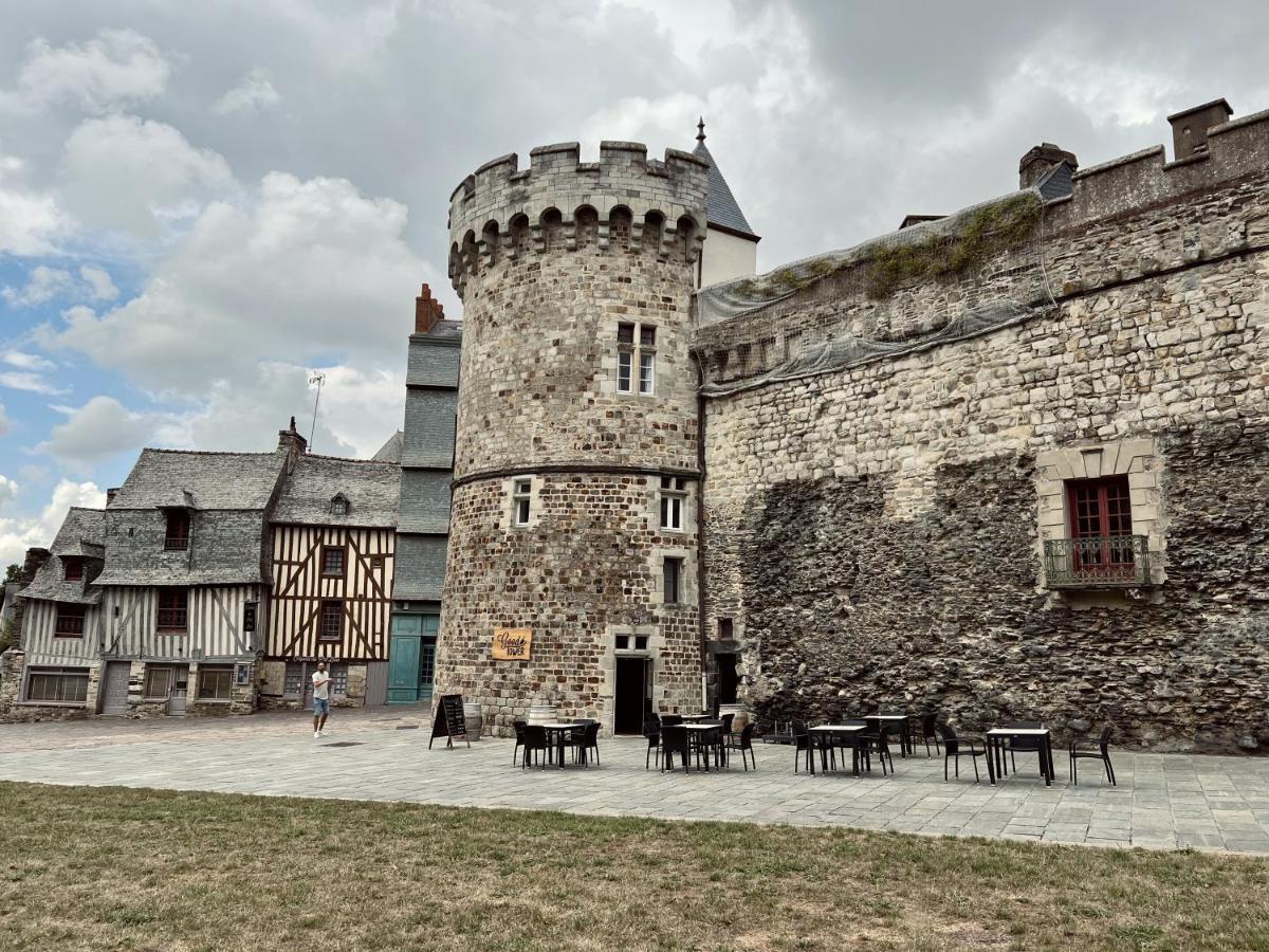 Les Suites De La Tour D'Embas Vitré Eksteriør billede